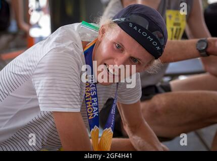 22. August 2021: Der Elite-Bergläufer von Colorado, Kieron Nay, nach seinem siebten Platz beim Pikes Peak Marathon, Manitou Springs, Colorado. Stockfoto