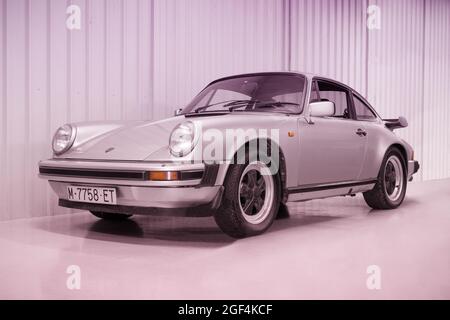 GALDAMES, SPANIEN-8. AUGUST 2021: 1982 Porsche 911 SC ('Super Carrera') im Automuseum Torre Loizaga (Miguel de la Via) Stockfoto