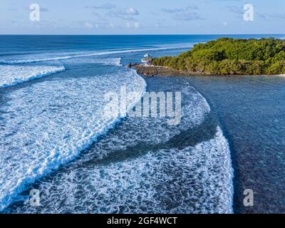 Luftaufnahme des Surfspots in der Nähe der Insel Kanifinolhu Stockfoto