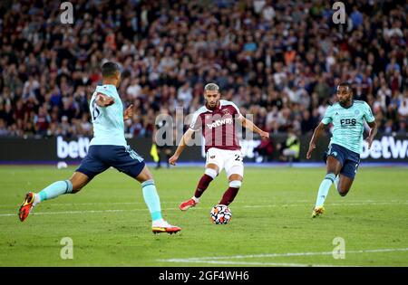 West Ham United sagte, dass Benrahma (Mitte) während des Premier League-Spiels im Londoner Stadion das zweite Tor ihrer Spielmannschaft erzielt. Bilddatum: Montag, 23. August 2021. Stockfoto