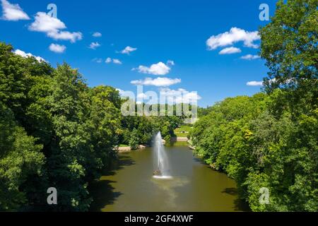 Schlangenbrunnen im Sofiyivsky Park in Uman Ukraine bei sonniger Tagesansicht Stockfoto