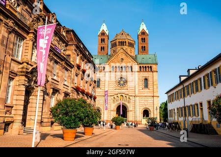 Speyer, Deutschland - 21. August 2021: Der Dom zu Speyer in Deutschland, von den Römern gegründet, ist eine der ältesten Städte Deutschlands Stockfoto