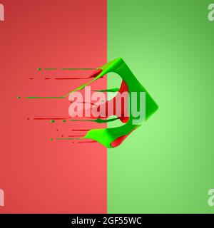 Roter und grüner Flüssigkeitswürfel, der an rotem und grünem Hintergrund vorbeifliegt Stockfoto