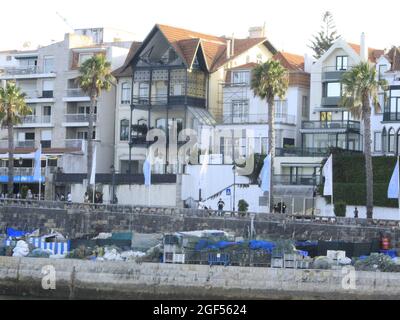 Cascais, Portugal. August 2021. (INT) Bewegung der Menschen in der Stadt Cascais. 23. August 2021, Cascais, Portugal: Bewegung der Menschen in der Stadt Cascais, in der Metropolregion Lisabon, am Montag (23), während des europäischen Sommers und inmitten der Coronavirus-Pandemie. (Bild: © Edson De Souza/TheNEWS2 über ZUMA Press Wire) Stockfoto