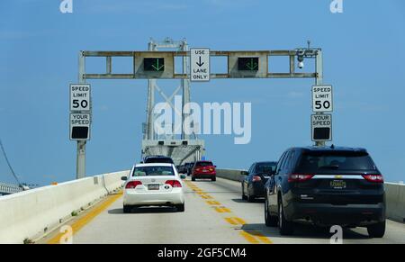 Maryland, USA c Verkehr auf der Route 301 von Harry W Nice Memorial Bridge im Sommer Stockfoto