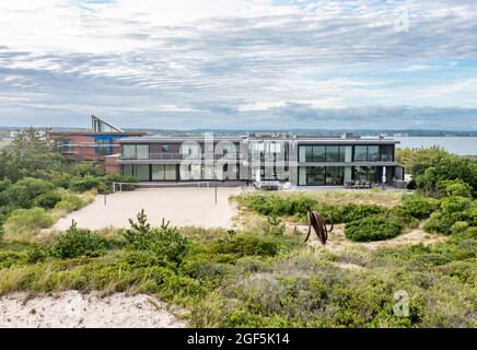 Luftaufnahme eines modernen Hauses an der 1085 Flying Point Road, Water Mill, NY Stockfoto