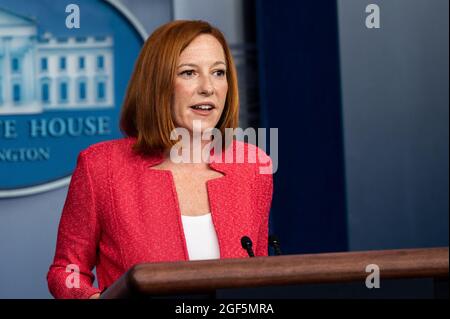 Washington, Usa. August 2021. Jen Psaki, die Pressesprecherin des Weißen Hauses, spricht bei einer Pressekonferenz im Pressesprecheraum des Weißen Hauses. Kredit: SOPA Images Limited/Alamy Live Nachrichten Stockfoto