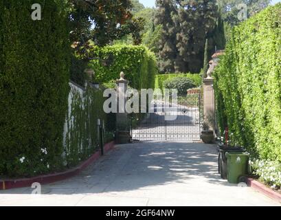 Beverly Hills, Kalifornien, USA 20. August 2021 EINE allgemeine Sicht auf die Atmosphäre des LA Collina Drive, Private Road, wo Plattenproduzent/Mörder Phil Spector, Musiker/Schlagzeuger Ringo Starr, Sänger Earth Kiss und Schauspieler Kurt Krueger am 20. August 2021 in Beverly Hills, Kalifornien, USA, lebten. Foto von Barry King/Alamy Stockfoto Stockfoto