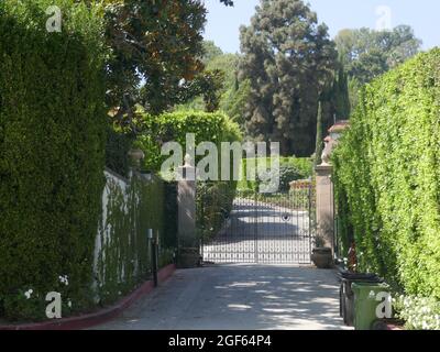 Beverly Hills, Kalifornien, USA 20. August 2021 EINE allgemeine Sicht auf die Atmosphäre des LA Collina Drive, Private Road, wo Plattenproduzent/Mörder Phil Spector, Musiker/Schlagzeuger Ringo Starr, Sänger Earth Kiss und Schauspieler Kurt Krueger am 20. August 2021 in Beverly Hills, Kalifornien, USA, lebten. Foto von Barry King/Alamy Stockfoto Stockfoto