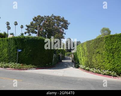 Beverly Hills, Kalifornien, USA 20. August 2021 EINE allgemeine Sicht auf die Atmosphäre des LA Collina Drive, Private Road, wo Plattenproduzent/Mörder Phil Spector, Musiker/Schlagzeuger Ringo Starr, Sänger Earth Kiss und Schauspieler Kurt Krueger am 20. August 2021 in Beverly Hills, Kalifornien, USA, lebten. Foto von Barry King/Alamy Stockfoto Stockfoto