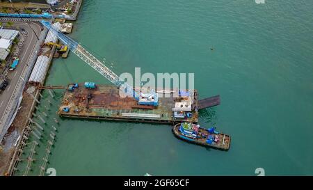 Luftaufnahme Labuan Bajo Port Tor zur berühmten Komodo Insel im Osten von Nusa Tenggara Indonesien Stockfoto