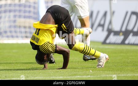 Dortmund, Deutschland. 21. Aug, 2021. firo: 21.08.2021 Fuvuball: Fußball: 3. Bundesliga-Saison 2021/22 BVB; Borussia Dortmund U23 - 1. FC Saarbrvºcken, Saarbrücken. 0-0 Somersault, Richmond Tachie Credit: dpa/Alamy Live News Stockfoto