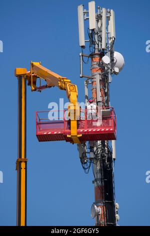 Normale Wartung und Steuerung einer Antenne für die Kommunikation Stockfoto