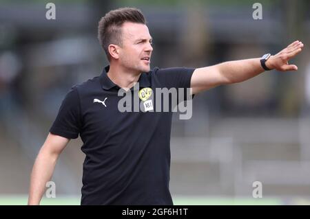 Dortmund, Deutschland. 21. Aug, 2021. firo: 21.08.2021 Fuvuball: Fußball: 3. Bundesliga-Saison 2021/22 BVB; Borussia Dortmund U23 - 1. FC Saarbrvºcken, Saarbrücken. 0-0 Trainer: Enrico Maavuen, BVB/dpa/Alamy Live News Stockfoto