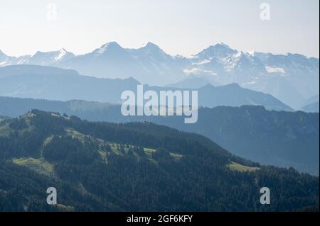 Blick vom Trogenhorn im Emmental auf die Berner Alpen Stockfoto