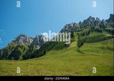 Blick auf Trogenhorn und Hohgant im Emmental von Innereriz aus Stockfoto