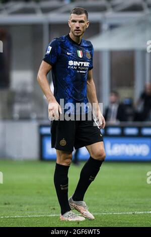 Mailand, Italien - 21. August 2021: Edin Džeko während der italienischen Fußballmeisterschaft Serie A 2021-2022 Spiel Inter Mailand gegen Genua im San Siro Stadion Stockfoto