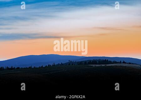 Sonnenuntergang Himmel über der Toskana Region in Italien Stockfoto