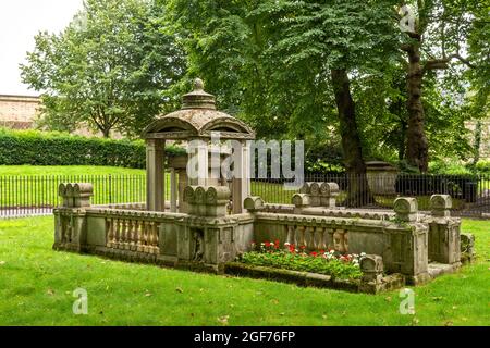 LONDON SOMERS STADT SAINT PANCRAS ALTE KIRCHE DAS SOANE-MAUSOLEUM IST EIN DENKMALGESCHÜTZTES MAUSOLEUM Stockfoto