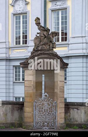 Ehemaliges Wachhaus mit Skulpturen vor der Markgravialresidenz, Ansbach, Mittelfranken, Bayern, Deutschland Stockfoto