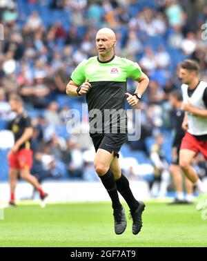 Schiedsrichter Anthony Taylor während des Premier League-Spiels zwischen Brighton und Hove Albion und Watford im American Express Stadium in Brighton, Großbritannien - 21. August 2021 - nur für redaktionelle Verwendung. Keine Verkaufsförderung. Für Football-Bilder gelten Einschränkungen für FA und Premier League. Keine Nutzung des Internets/Handys ohne FAPL-Lizenz - für Details wenden Sie sich an Football Dataco Stockfoto