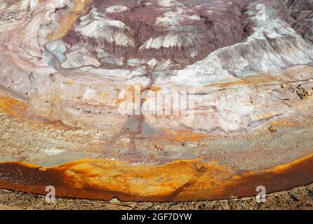 Rio Tinto, Red River, und extrem mineralreichen Boden im Bereich der Rio Tinto Minen, die Farbe wird durch oxidierte Eisenminerale, Luft verursacht Stockfoto