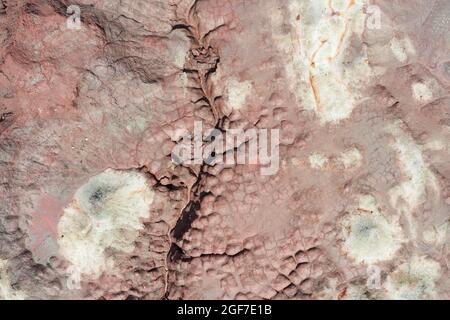 Extrem mineralreicher Boden im Bereich der Rio Tinto Minen, Luftaufnahme, Drohnenschuss, Provinz Huelva, Andalusien, Spanien Stockfoto