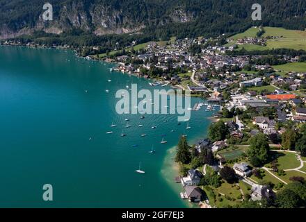 Drohnenschuss, Sankt Gilgen am Wolfgangsee, Salzkammergut, Land Salzburg, Österreich Stockfoto