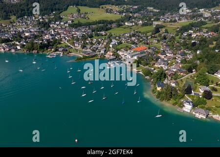 Drohnenschuss, Sankt Gilgen am Wolfgangsee, Salzkammergut, Land Salzburg, Österreich Stockfoto