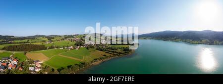 Drohnenschuss, Zell am Moos am Irrsee, Salzkammergut, Oberösterreich, Österreich Stockfoto