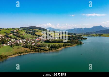 Drohnenschuss, Zell am Moos am Irrsee, Salzkammergut, Oberösterreich, Österreich Stockfoto