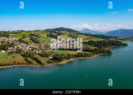 Drohnenschuss, Zell am Moos am Irrsee, Salzkammergut, Oberösterreich, Österreich Stockfoto