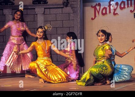 Bharatnatyam Dance Drama, Klassischer Tanz im Nataraja-Tempel in Perur in Coimbatore, Tamil Nadu, Indien Stockfoto