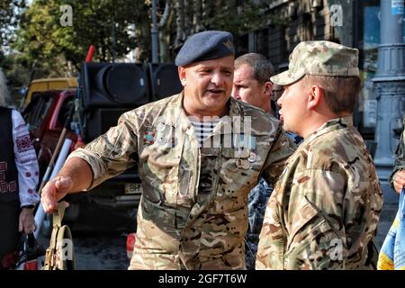 Nicht exklusiv: ODESA, UKRAINE - 24. AUGUST 2021 - die Teilnehmer des Marsches der Verteidiger der Ukraine werden während des Treffens vor Odesa Na abgebildet Stockfoto