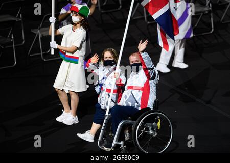 TOKIO, JAPAN. August 2021. Team Großbritannien während der Eröffnungszeremonie der Paralympischen Spiele 2020 in Tokio am Dienstag, den 24. August 2021, im Olympiastadion. Kredit: Taka G Wu/Alamy Live Nachrichten Stockfoto