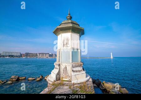 Leuchtturm im Genfer See in der Schweiz Tageszeit Stockfoto
