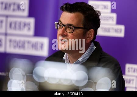 Melbourne, Australien, 10. Oktober 2020. Der viktorianische Premier Daniel Andrews spricht während seiner 100. Pressekonferenz in Folge mit den Medien. Victoria hat über Nacht 14 neue Fälle von COVID-19 und 0 Todesfälle verzeichnet. Der Premier wurde wegen eines Briefes des viktorianischen notfallmanagementbeauftragten Andrew Crisp an die Quarantäneuntersuchung des Hotels befragt. Herr Crisp veröffentlichte einen Brief, in dem er seine eigene Aussage korrigierte und dem Polizeiminister einige Tage vor der Einrichtung des verpfuschten Quarantäneprogramms des Hotels Briefings überbrachte. Kredit: Dave Hewison/Speed Media/Alamy Live Nachrichten Stockfoto