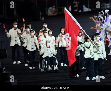 Tokio, Japan. August 2021. Paralympische Delegation aus Hongkong, China, Parade im Olympiastadion während der Eröffnungsfeier der Paralympischen Spiele Tokio 2020 in Tokio, Japan, 24. August 2021. Quelle: Hu Huhu/Xinhua/Alamy Live News Stockfoto