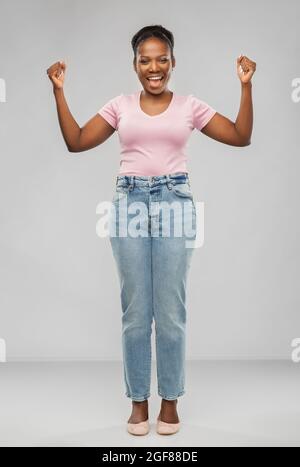 Glückliche afroamerikanische Frau Erfolg feiern. Stockfoto