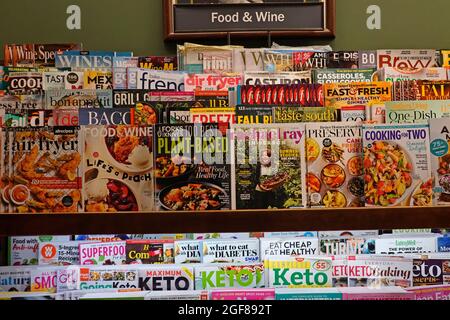 Zeitschriftenregal im Barnes and Noble Buchladen in Park Slope Brooklyn NYC Stockfoto