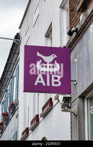 Kinsale, Irland - 13. Juli 2021: Das Zeichen für die AIB Bank im Kinsale Country Cork Stockfoto