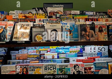 Zeitschriftenregal im Barnes and Noble Buchladen in Park Slope Brooklyn NYC Stockfoto