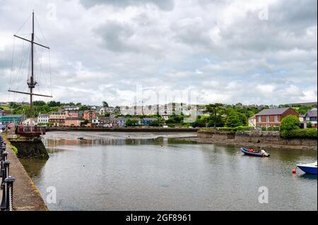 Kinsale, Irland - 13. Juli 2021: Der Hafen von Kinsale im Land Cork Stockfoto