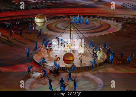 Tokio, Japan. August 2021. Eröffnungszeremonie Interpreten, 24. AUGUST 2021 : Tokyo 2020 Paralympische Spiele Eröffnungszeremonie im Olympiastadion in Tokio, Japan. Kredit: YUTAKA/AFLO SPORT/Alamy Live Nachrichten Stockfoto