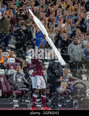 LONDON, ENGLAND - 23. AUGUST: Michail Antonio von West Ham feiert nach seinem 1. Tor im Premier League-Spiel zwischen West Ham United Stockfoto