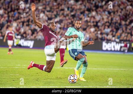 LONDON, ENGLAND - 23. AUGUST: Michail Antonio von West Ham erzielte im Premier League-Spiel zwischen West Ham United und Leicester seinen zweiten Treffer Stockfoto