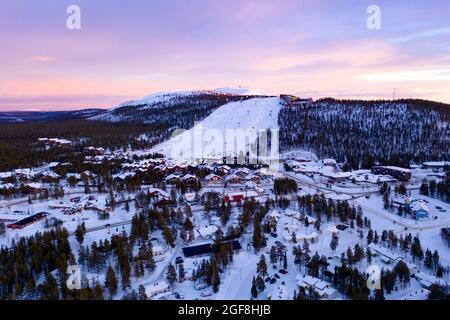 Levi Ski Village, Winterabend Stockfoto