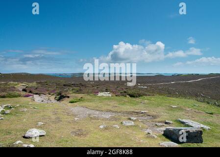 Der Blick von der Nähe zum King Charles's Castle, Tresco mit Blick auf St. Martin's, Isles of Scilly Stockfoto