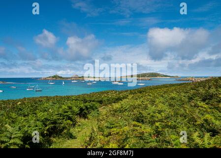 Nothwethel und St. Helen's aus der Nähe des Blockhouse, Tresco, Isles of Scilly Stockfoto