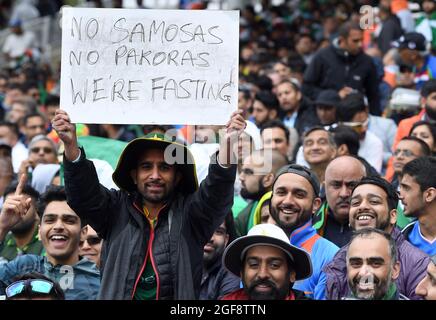 Pakistanische Cricket-Fans Fans Pakistan gegen Südafrika ICC Champions Trophy 07/06/2017 Stockfoto